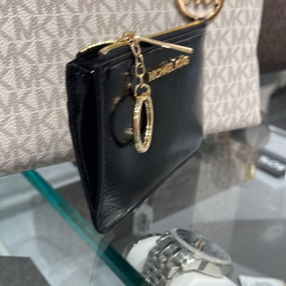MICHAEL KORS
Jet Set Travel Small Top Zip Coin Pouch With ID Keychain 
Black
NWT - Picture 16 of 16